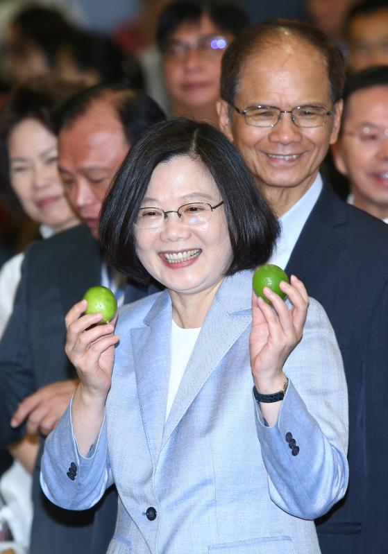 图片描述 8月7日,蔡英文出席"2018有机农业论坛",希望2020年台湾